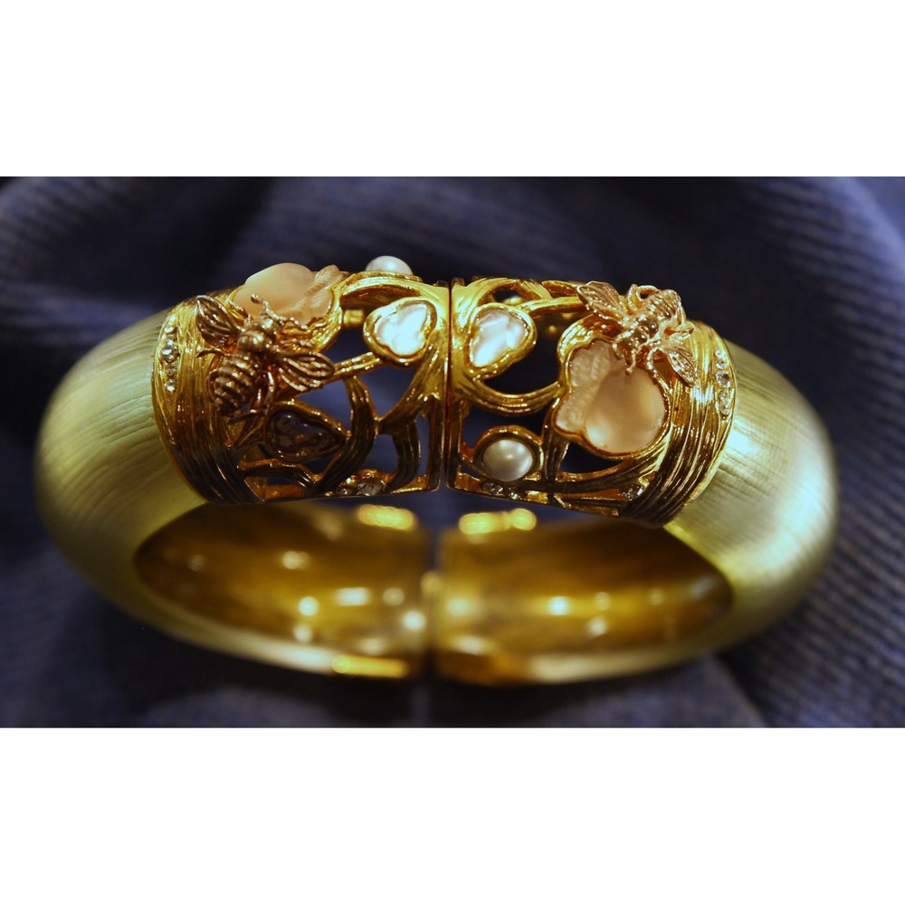 Alexis Bittar Lemon Lucite, Crystal, Pearl and Bee Hinged Bangle Bracelet. A3 - Picture 15 of 15
